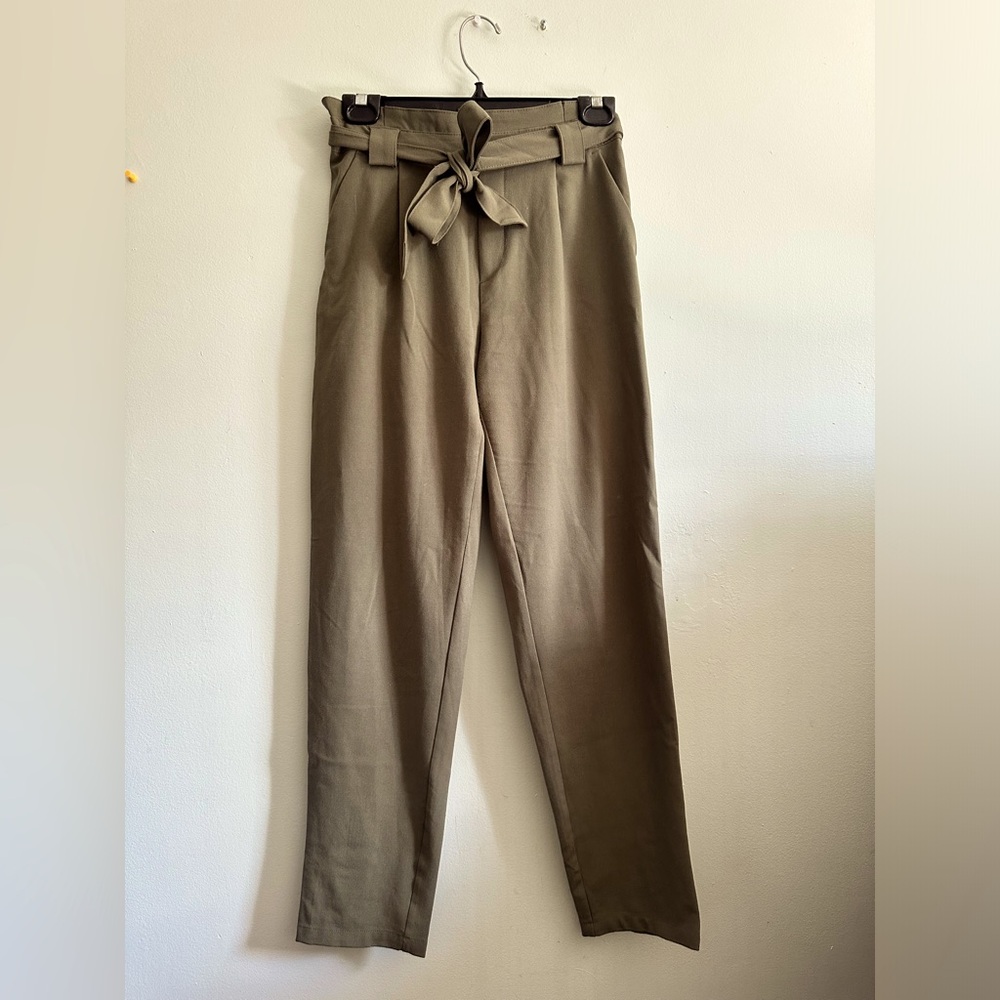 Jacqueline de Yong high Highwaisted Olive Pants XS